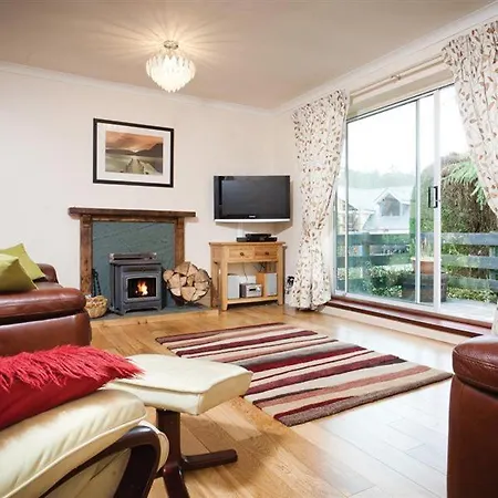 Nutwood Holiday home Lakeside